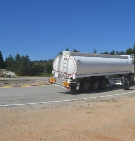 Cursos de Condução Defensiva para Veículos Pesados: Segurança e Excelência